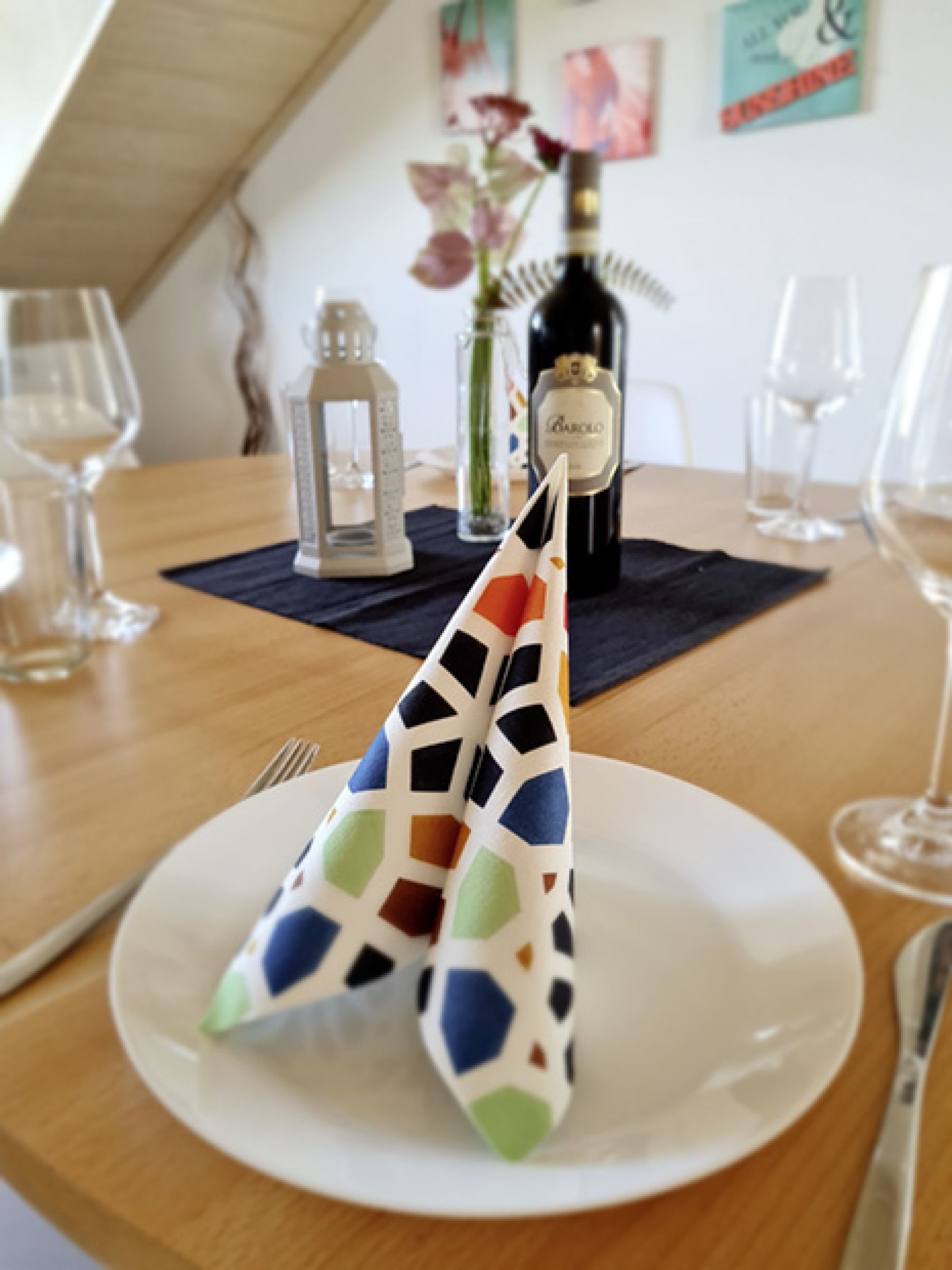 Ein schön gedeckter Esstisch